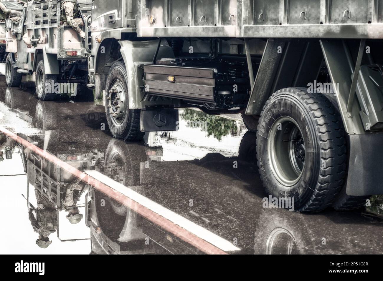 Army truck hi-res stock photography and images - Alamy