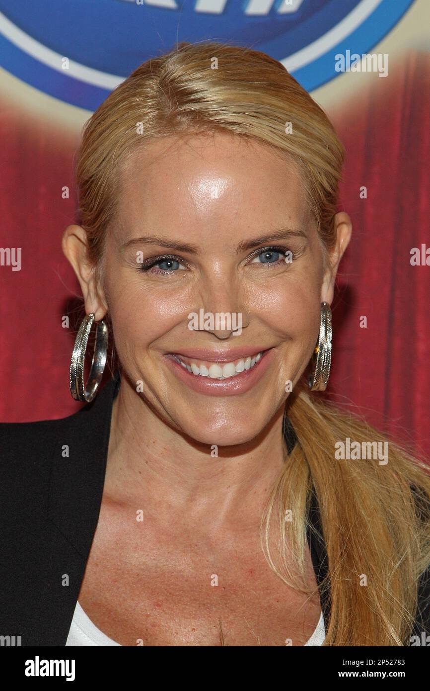 Gena Lee Nolin attends the premiere of Ringling Bros. And Barnum