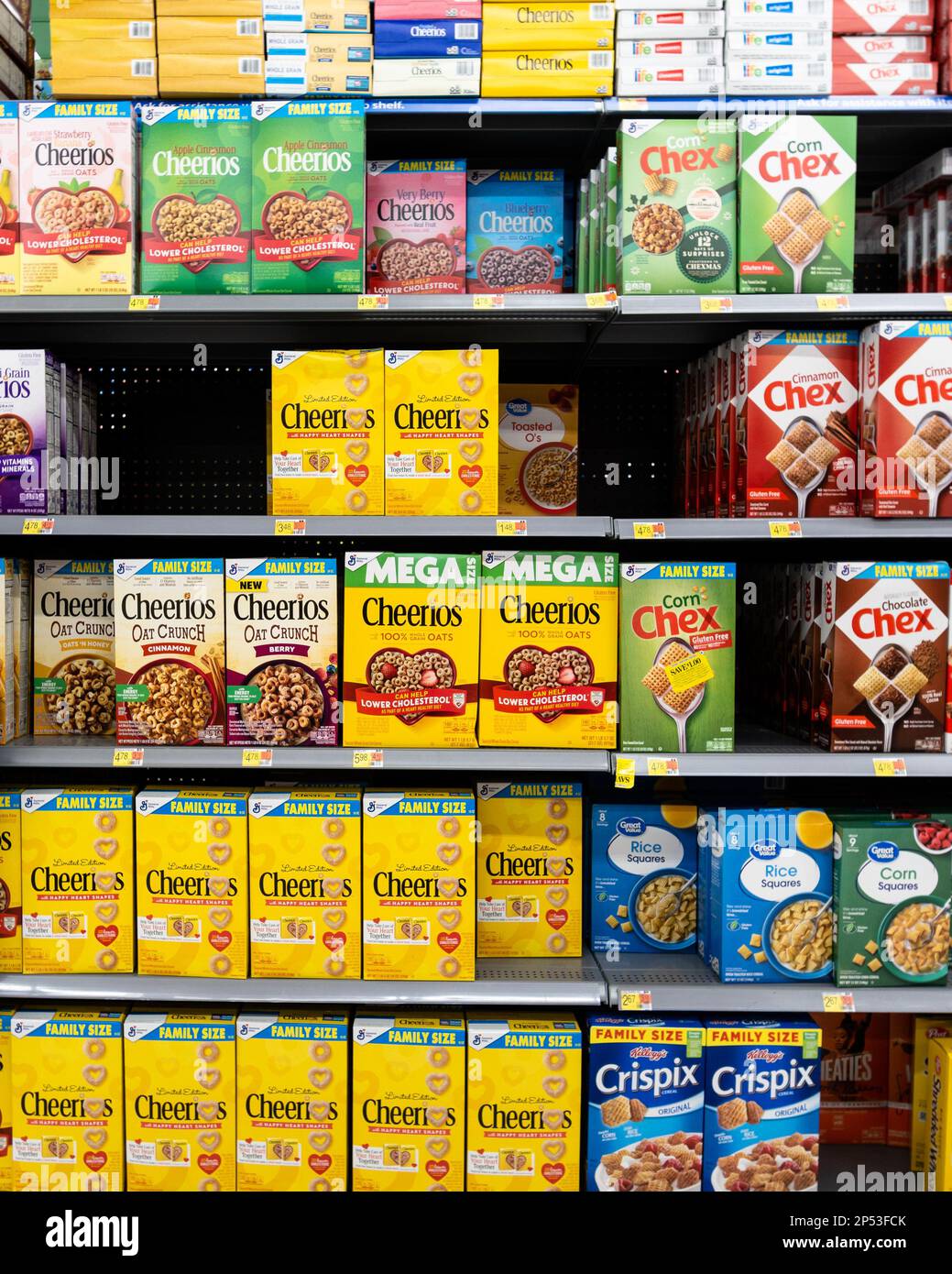 Shelves with boxes of Chex & Cheerios dry breakfast cereal in a food market. USA. Stock Photo