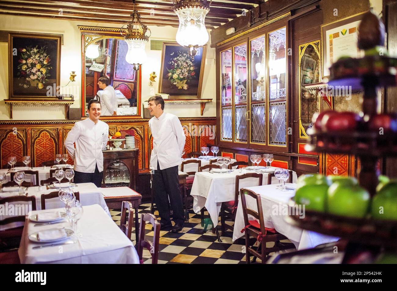 Sobrino de Botin restaurant, waiters, calle Cuchilleros 17. Madrid, Spain. Stock Photo
