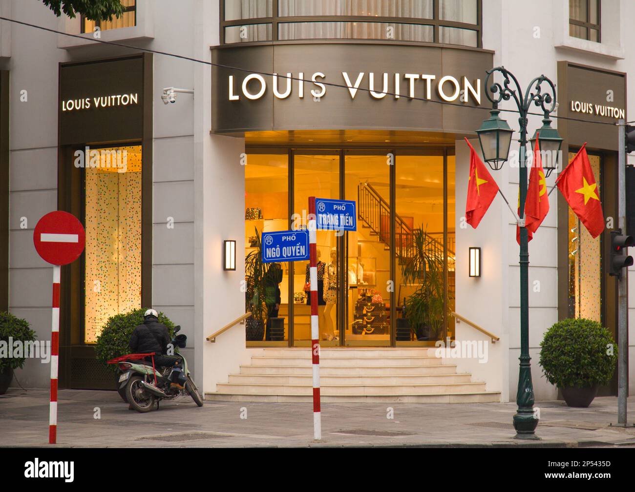 A Vietnamese woman walks by the Louis Vuitton shop in the French Photo dactualité Getty Images #44 A Vietnamese woman walks by the Louis Vuitton shop in the French Photo dactualité Getty Images