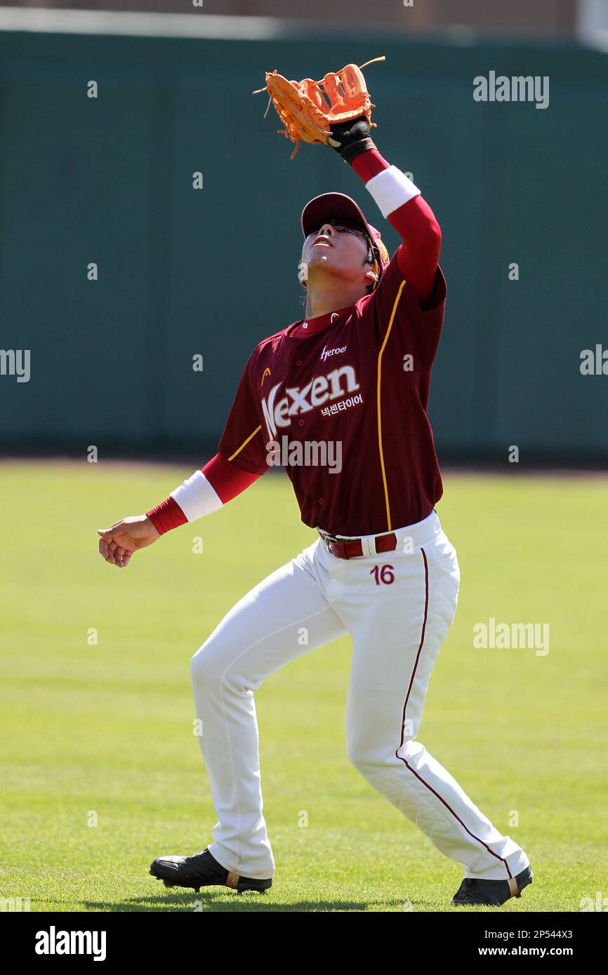 Nexen Heroes Kang Jung Ho #16 during a game vs Team Canada at Al Lang Field, image size:866x1390