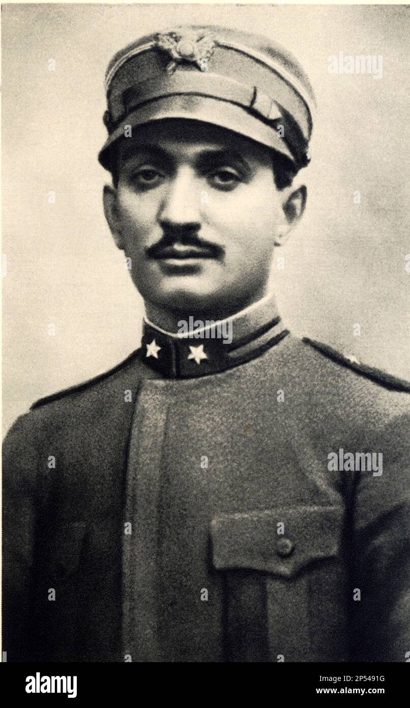 1916 ca. , TRENTO , Trentino Alto Adige , Italy : The italian patriot  FABIO FILZI ( 1884 - 1916 ). Killed by the austrian in Trento  - Italia foto storiche - HISTORY  - WWI - PRIMA GUERRA MONDIALE - World War - Great War - Grande Guerra  - POLITICA - POLITIC - PATRIA - PATRIOTA - EROE - HERO - baffi - moustache - military uniform - uniforme divisa militare  ----  Archivio GBB Stock Photo