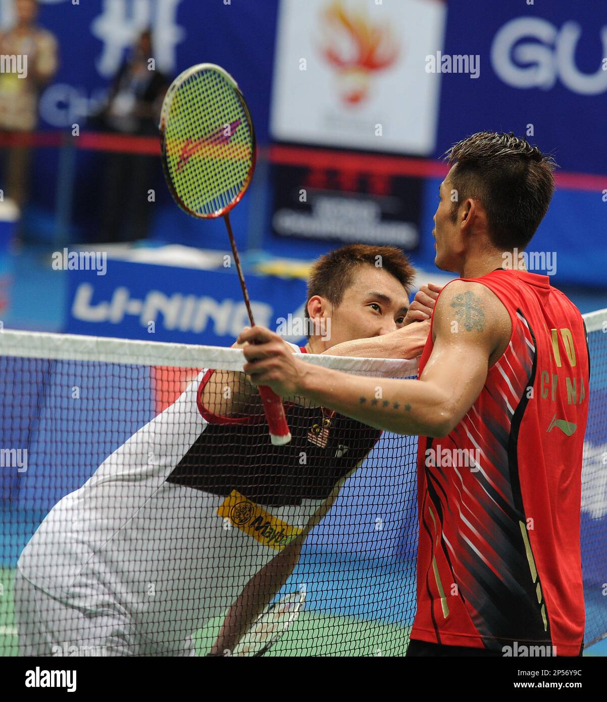 Lin Dan of China (R) comforts Lee Chong Wei of Malaysia (L) during the mens singles final at the 2013 BWF Badminton World Championships in Guangzhou in south Chinas Guangdong province on