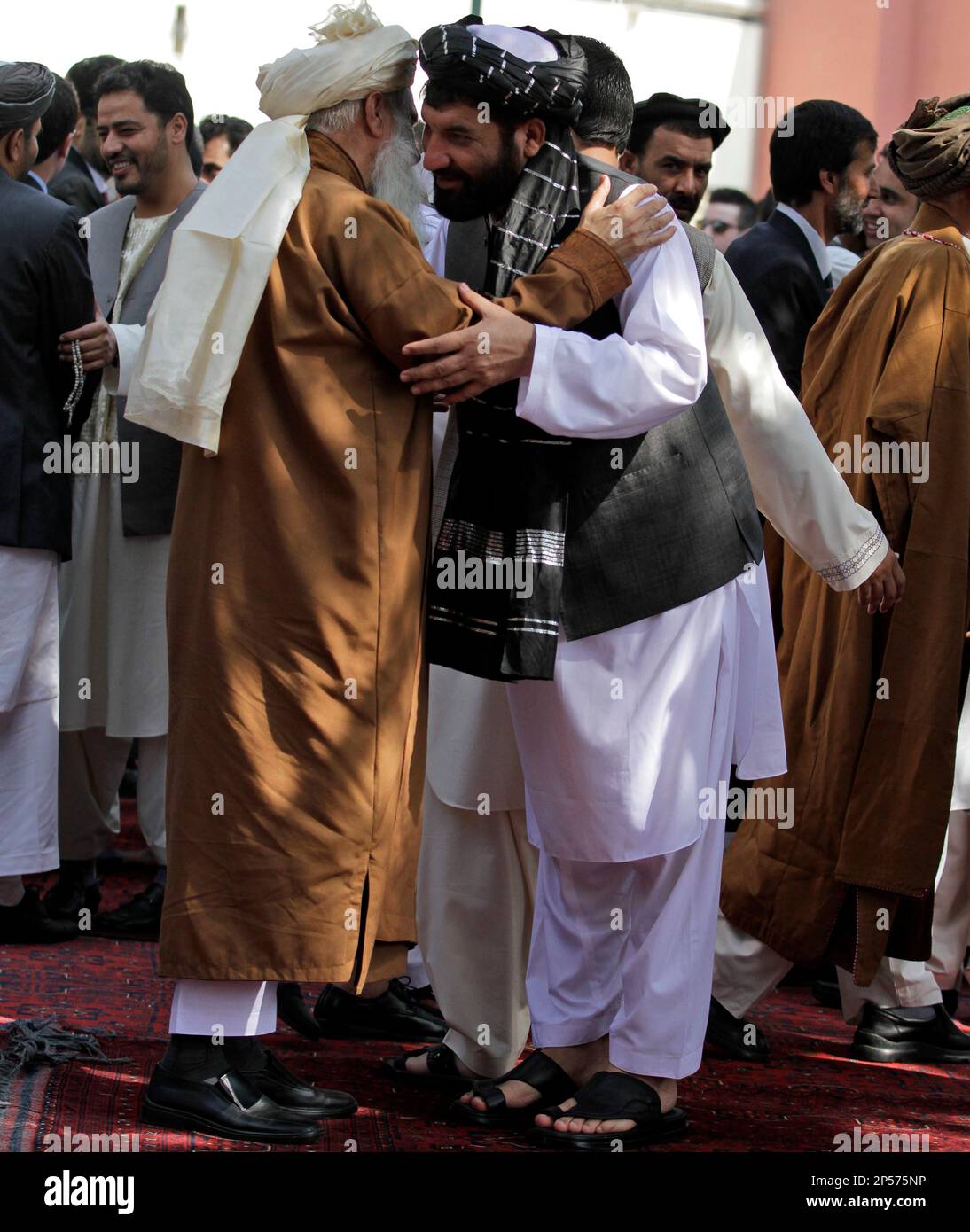 Afghans celebrate the Eid al-Fitr holiday that marks the end of the Muslim  holy month of Ramadan In Kabul, Afghanistan, Thursday, Aug. 8, 2013.  Afghanistan's President Hamid Karzai took a moment after, image size:1094x1390