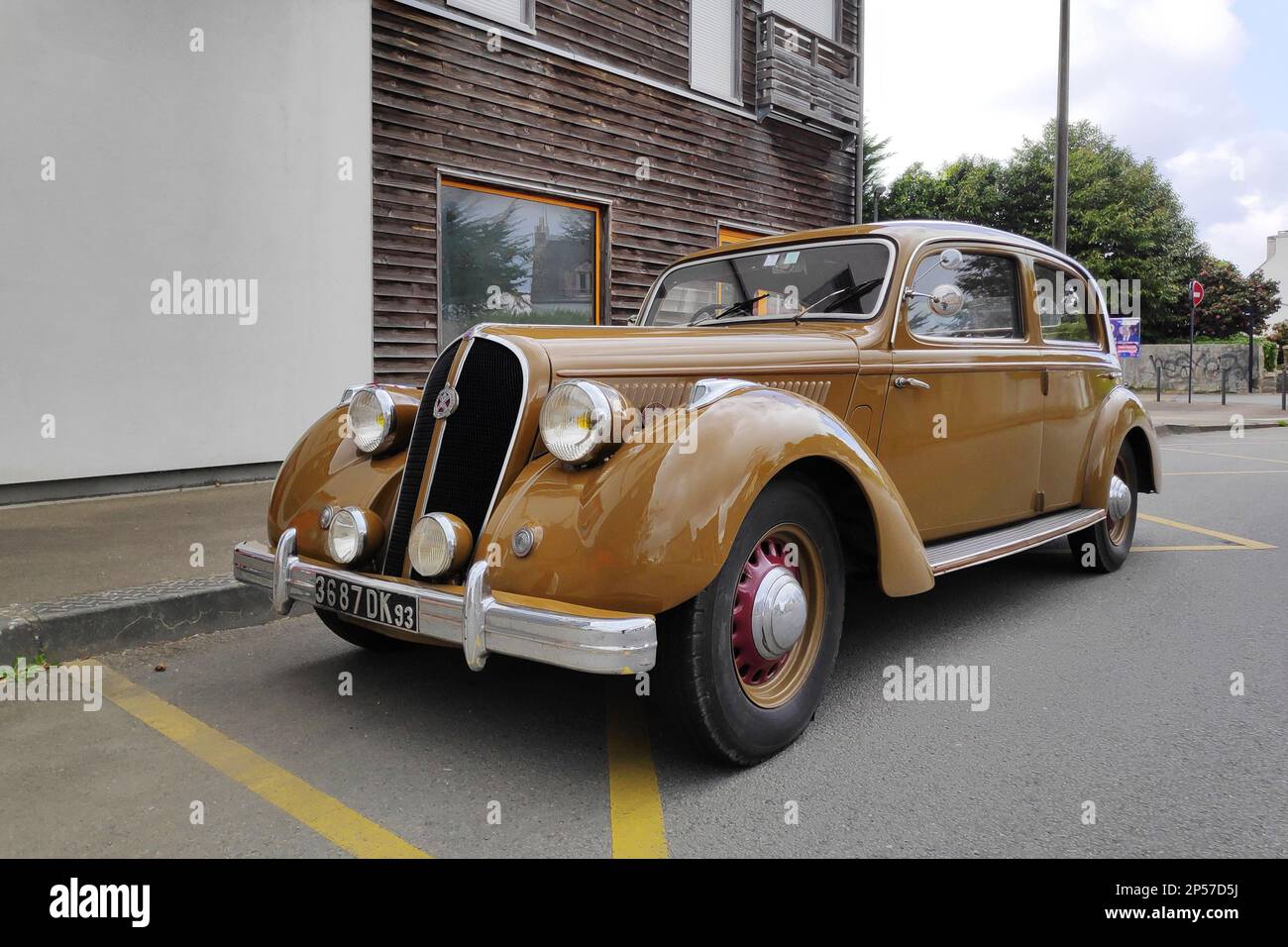 Pleyber Christ, France - May 02 2022: The Hotchkiss Artois is a luxury car produced between 1948 and 1950 by the French automobile manufacturer Hotchk Stock Photo