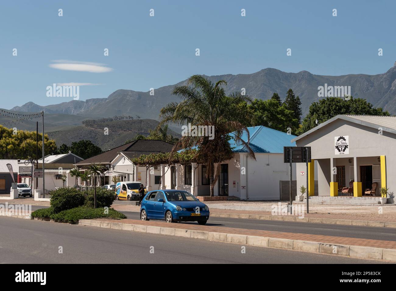 Robertson, Western Cape, South Africa. 2023.  Robertson. small town in wine producing area. Town centre and  the Langeberg Mountains. Stock Photo