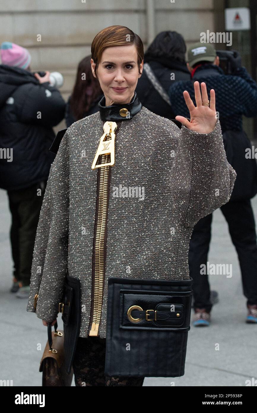 LOUIS VUITTON PARIS STREET STYLE PARIS FASHION WEEL 2023 2024 