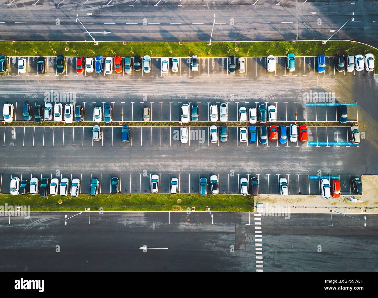 Crowded car park parking lot hi-res stock photography and images - Alamy