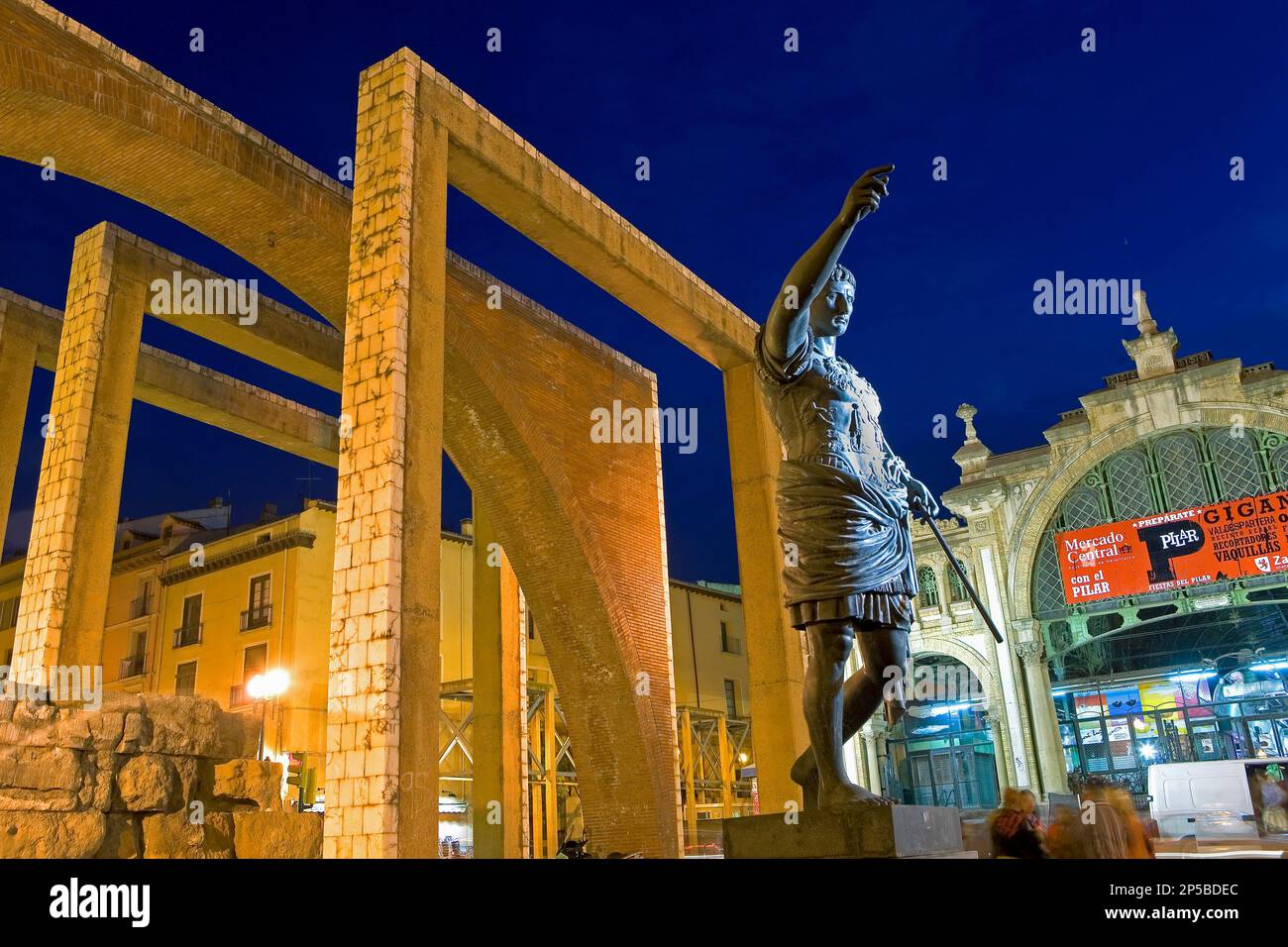 Zaragoza, Aragón, Spain:Statue of Cesar Augusto with four arches that symbolize the four cultures that have passed through the city Stock Photo