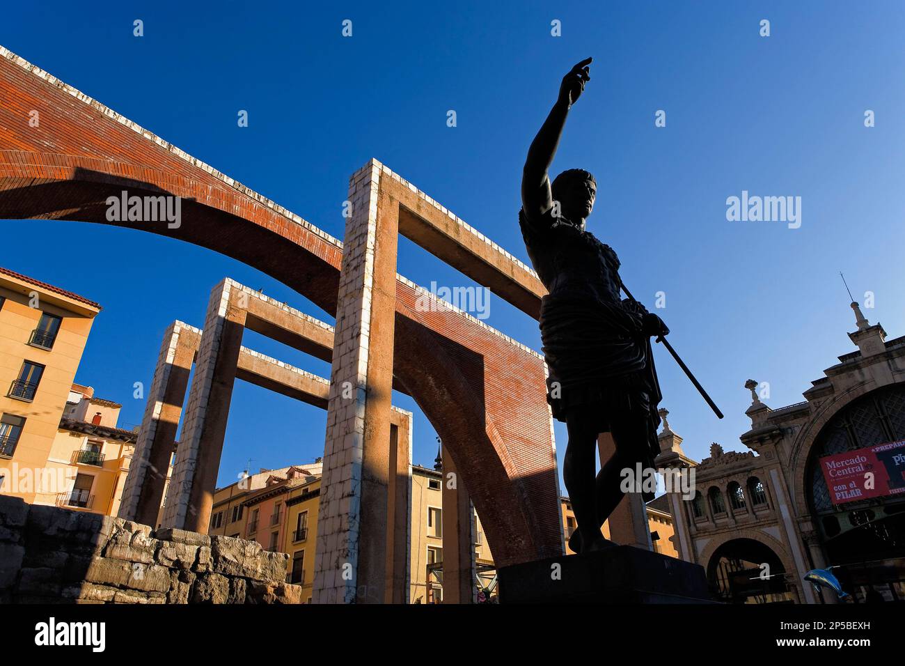Zaragoza, Aragón, Spain:Statue of Cesar Augusto with four arches that symbolize the four cultures that have passed through the city Stock Photo