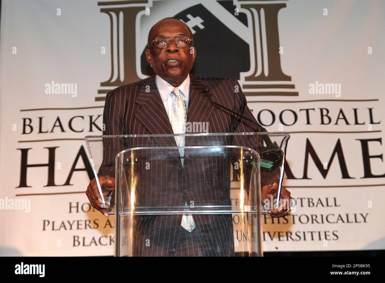 David (Deacon) Jones  Pro Football Hall of Fame