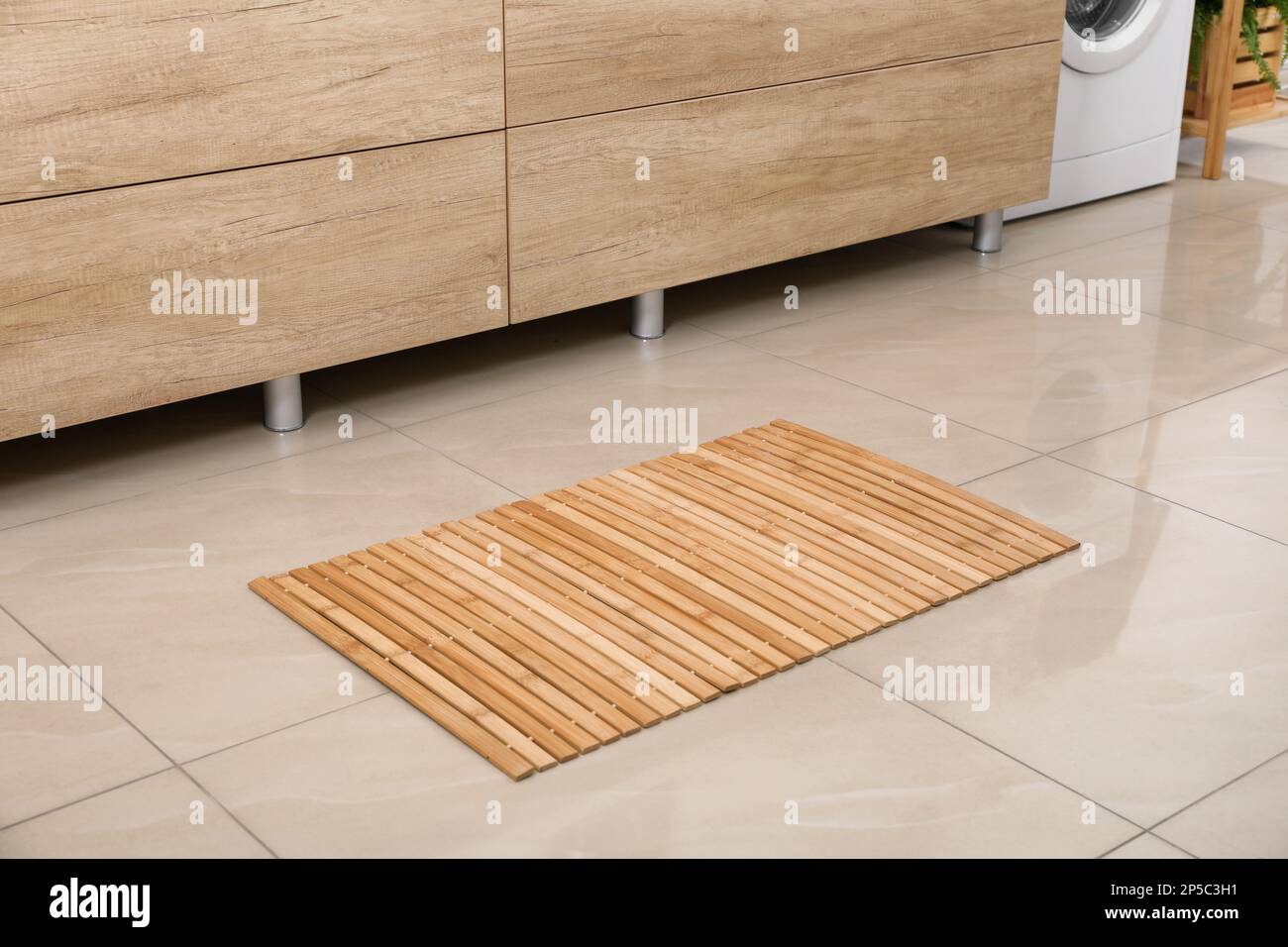 Wooden mat on floor in bathroom. Interior design Stock Photo - Alamy