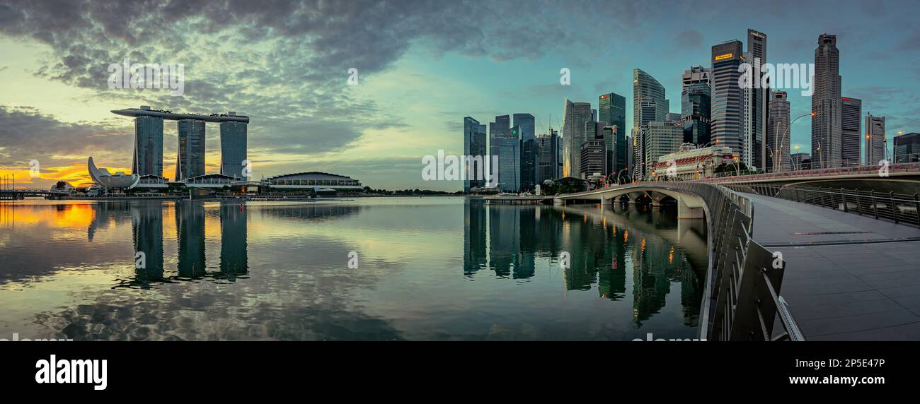 Panorama marina bay singapore hi-res stock photography and images - Alamy