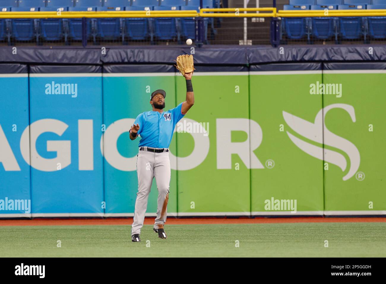 St. Petersburg, FL USA; Tampa Bay Rays relief pitcher Kyle Crick (30)  delivers a pitch during an MLB spring training game against the Miami  Marlins at Stock Photo - Alamy