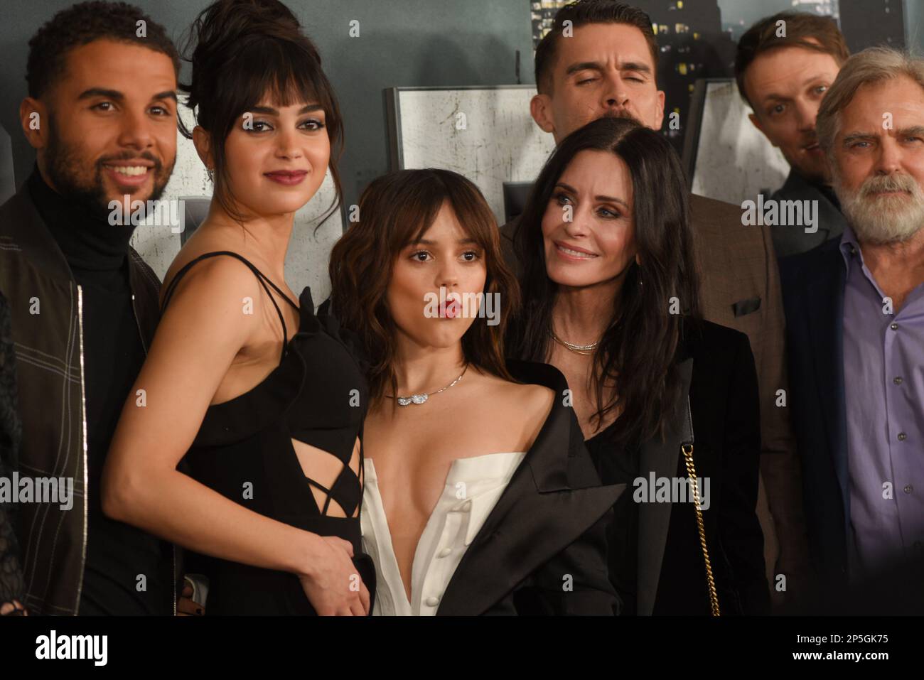 Jenna ortega melissa barrera scream hi-res stock photography and images ...