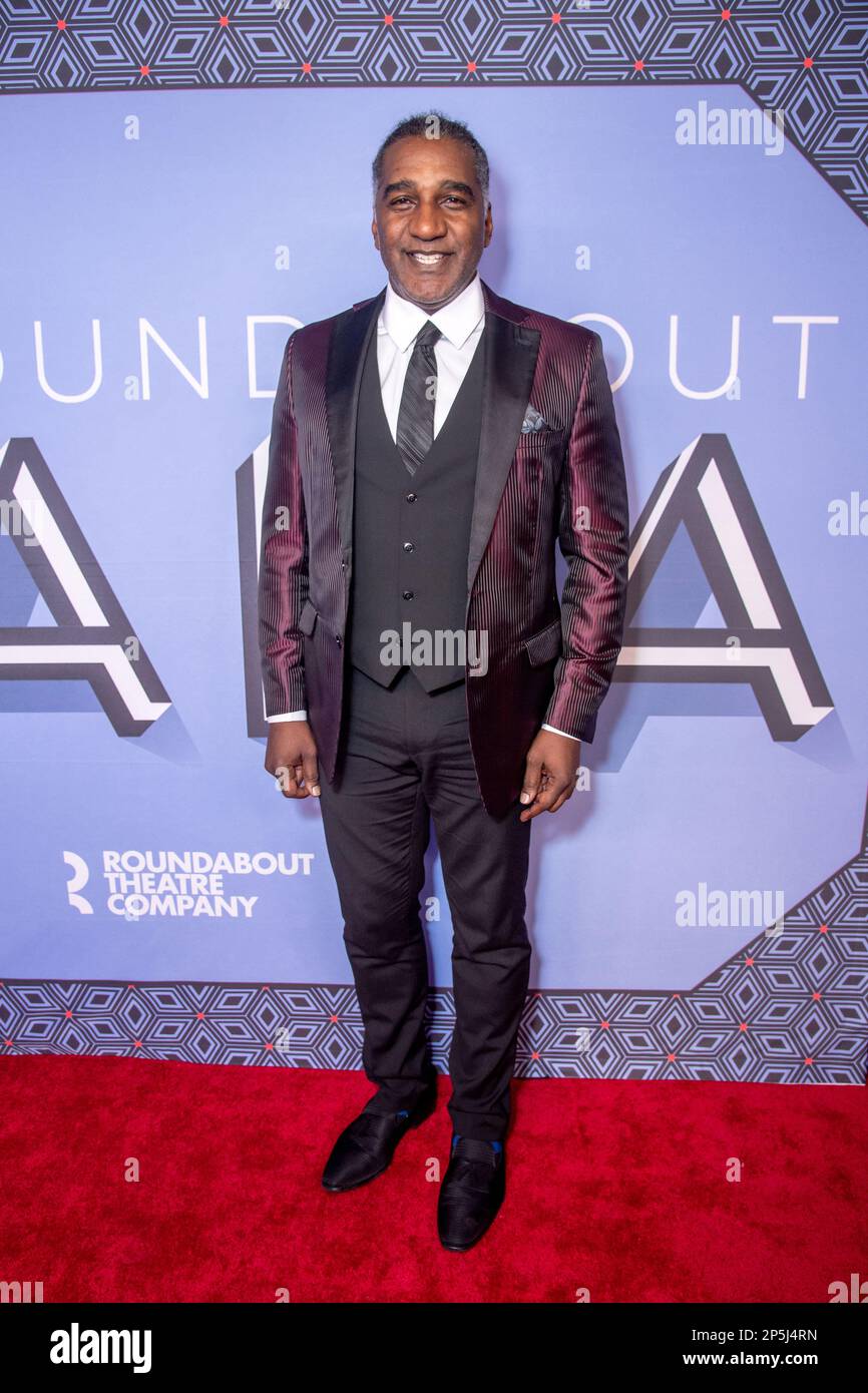 NEW YORK, NEW YORK - MARCH 06: Norm Lewis attends the 2022 Roundabout Theatre Company Gala at The Ziegfeld Ballroom on March 06, 2023 in New York City. Stock Photo