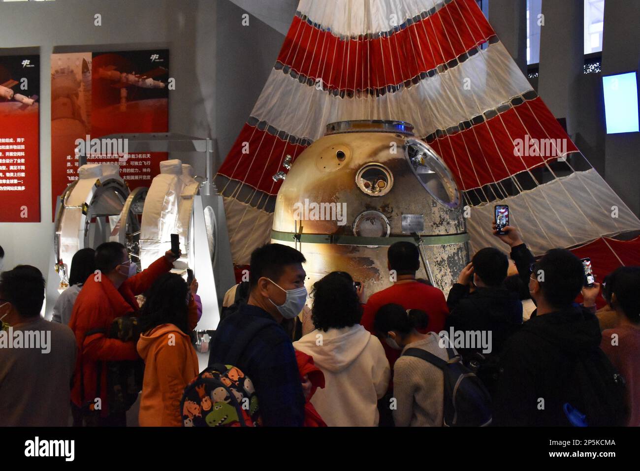 People visit the ongoing exhibition of achievements in China's manned ...