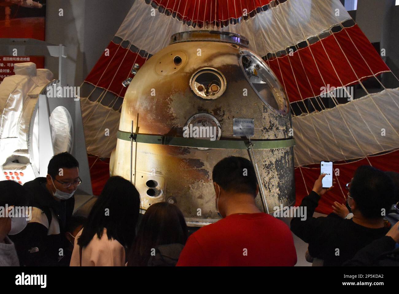 People visit the ongoing exhibition of achievements in China's manned ...