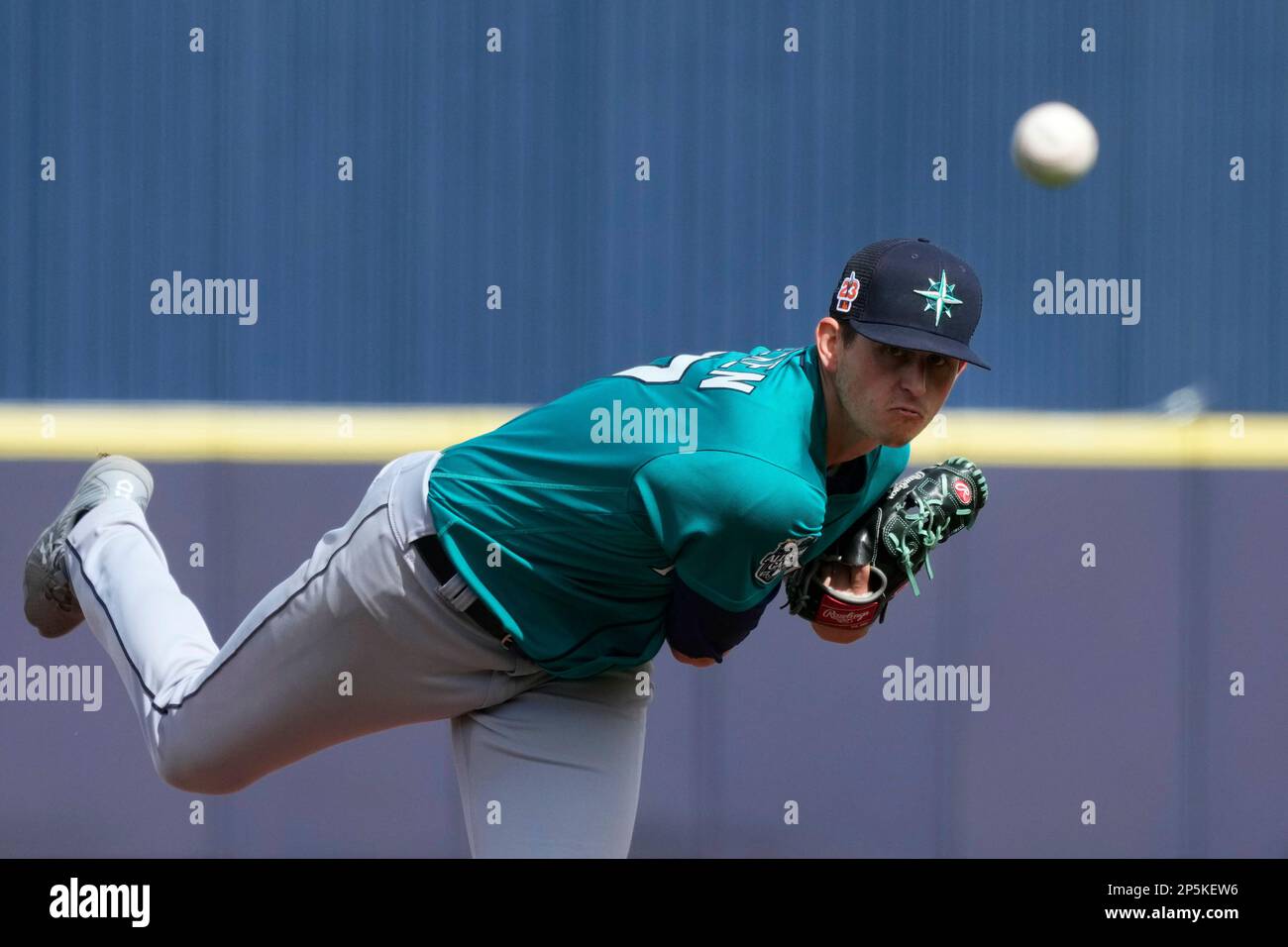 Seattle Mariners starting pitcher Chris Flexen throws against the