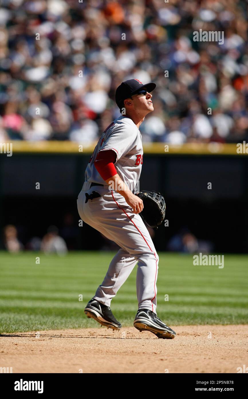 CHICAGO, IL - AUGUST 10: Shortstop Orlando Cabrera #18 of the Chicago White  Sox follows through on his swing after hitting the baseball against the  Boston Red Sox at the U.S. Cellular