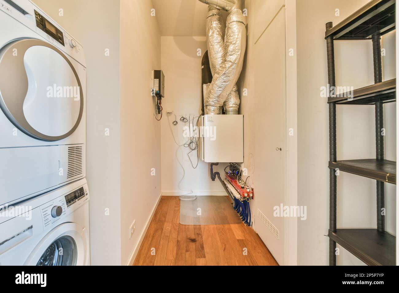 a laundry room with a washer and dryer in the corner next to the washing  machine on the right side Stock Photo - Alamy