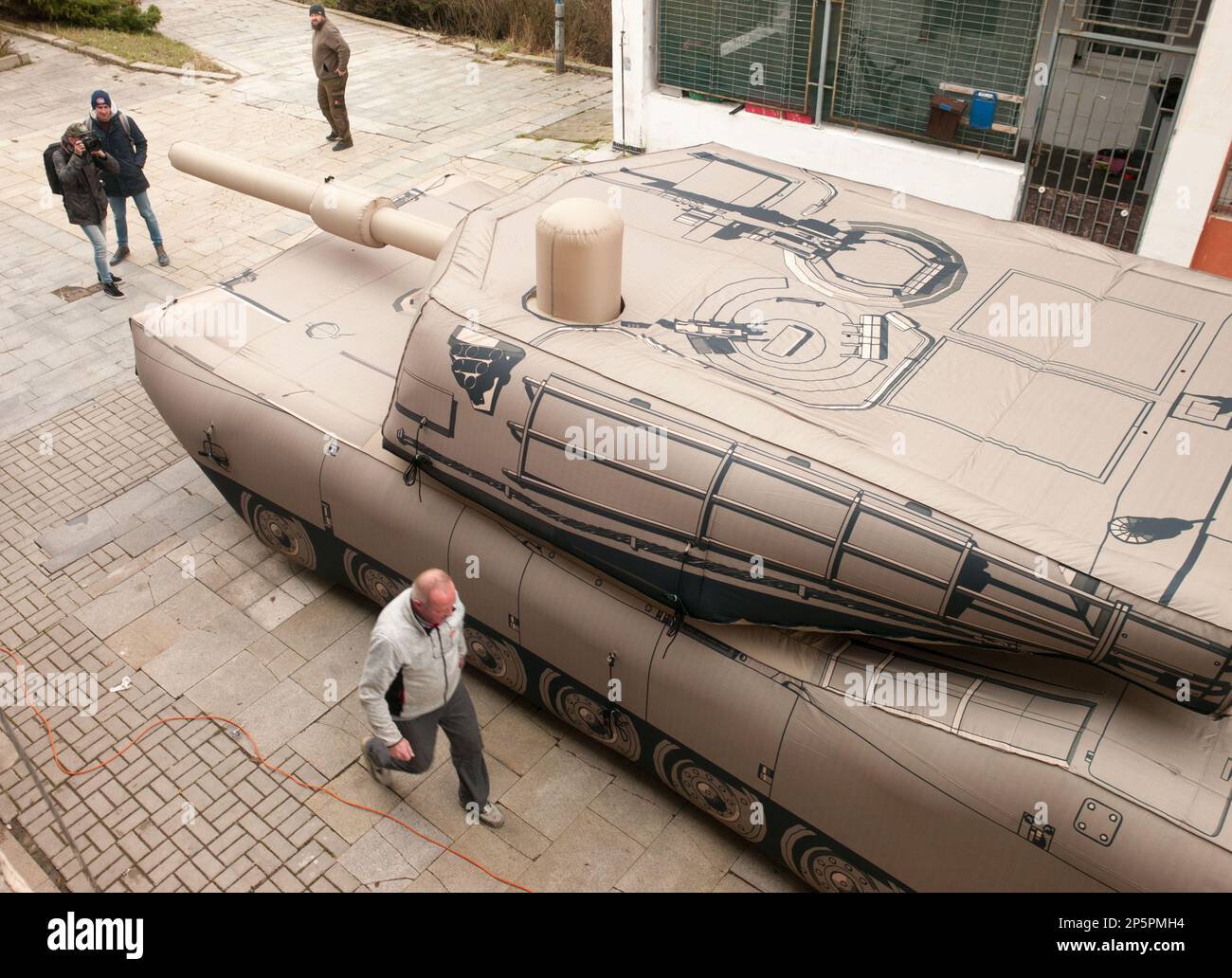 Decin, Czech Republic. 06th Mar, 2023. The Inflatech company from the Czech border town of Decin produces inflatable dummies of heavy military vehicles. Employees display a replica of a Western-style main battle tank on March 6, 2023. Credit: Michael Heitmann/dpa/Alamy Live News Stock Photo