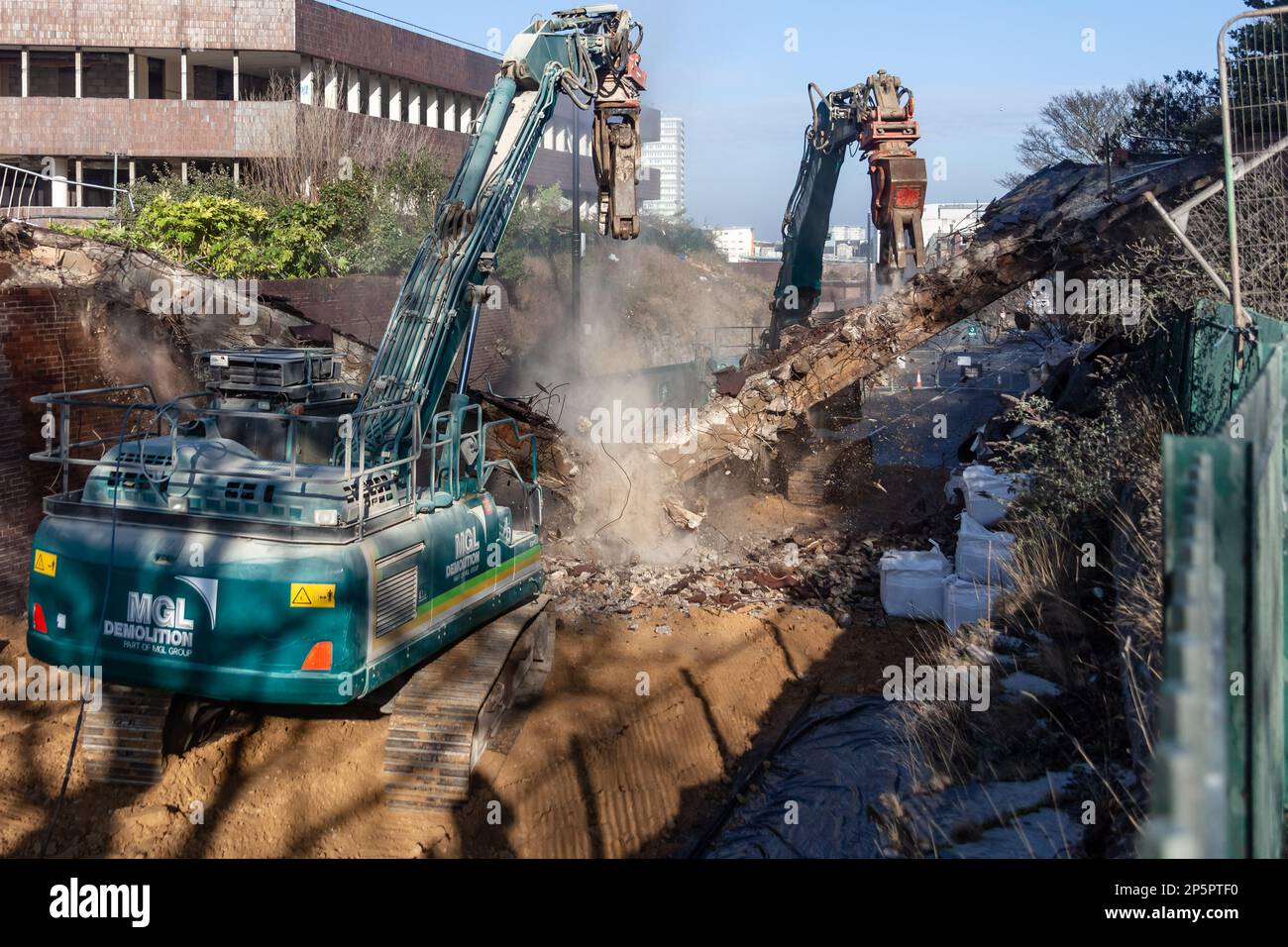 Footbridge demolition on Burdon Road, Sunderland Stock Photo Alamy