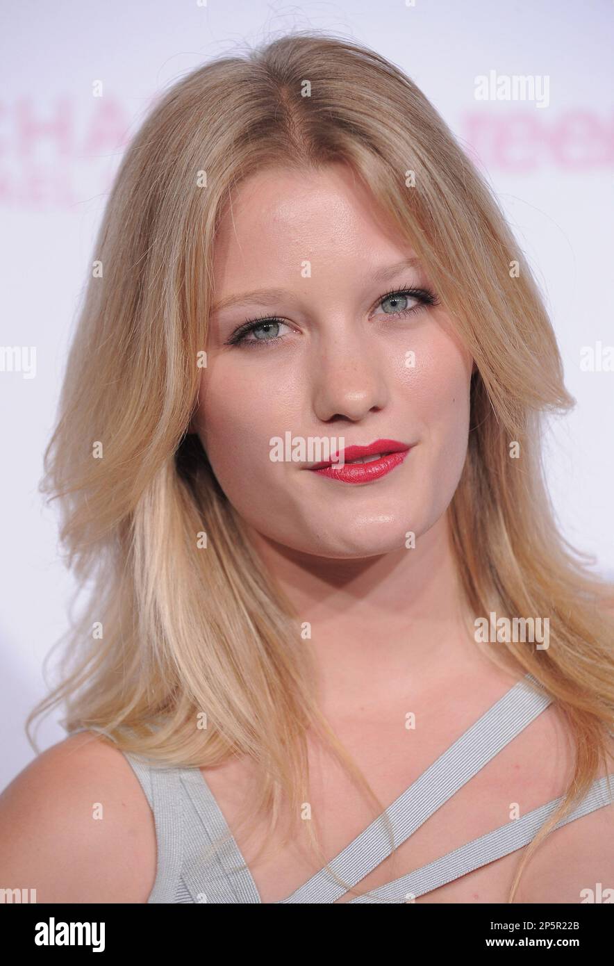 HOLLYWOOD - OCTOBER 01: Actress Ashley Hinshaw arrives at the 8th