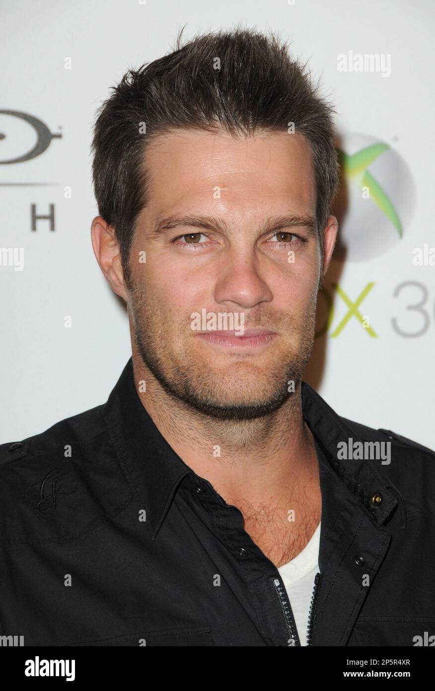 LOS ANGELES, CA - SEPTEMBER 08: Geoff Stults arrives at XBOX 360 ...