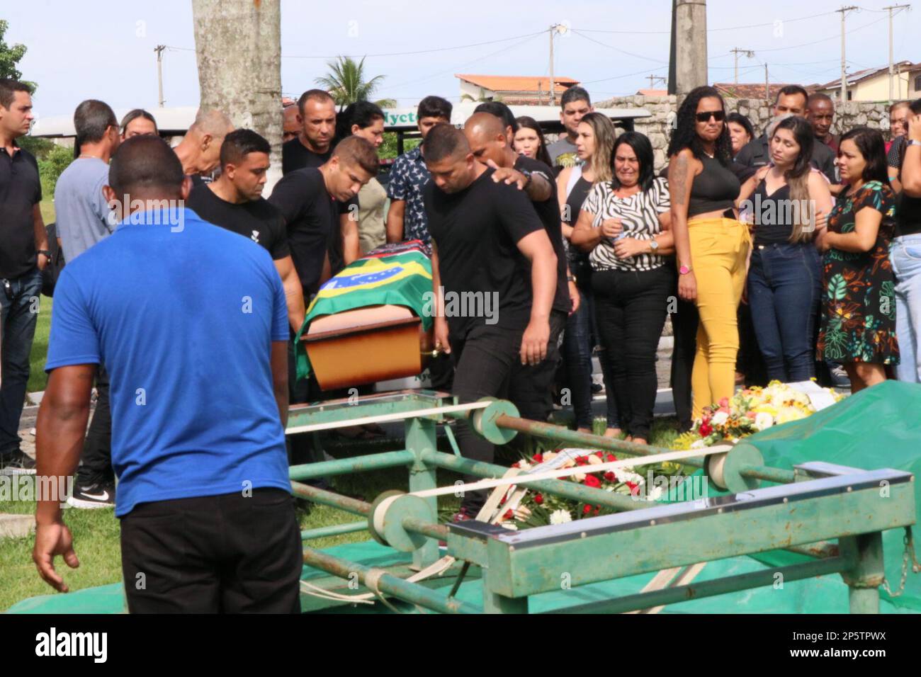 March 7, 2023, Sao Goncalo, Rio de Janeiro, Brasil: (INT) Burial Ceremony of Corporal Artur Virgilio Guia. March 06, 2023, Rio de Janeiro, Brazil: Burial of the body of Military Police Corporal Artur Virgilio Ellena Guarana Guia, 42 years old, on Monday (6) at the Memorial Nycteroy Cemetery park in Sao Goncalo, Metropolitan Region of Rio de Janeiro. The PM died after being run over after getting out of his car after a breakdown in the vehicle. When trying to signal the road, the officer was hit by a car traveling at high speed. The driver fled. (Credit Image: © Jose Lucena/TheNEWS2 via ZUMA Pr Stock Photo