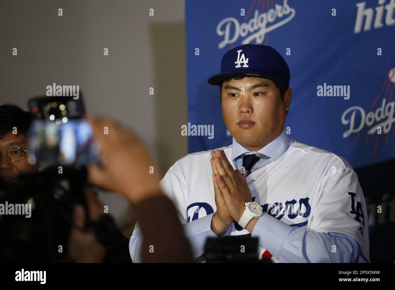 Dodgers Introduce Hyun-jin Ryu