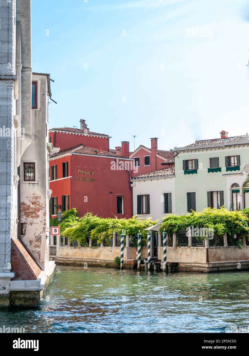 Red palace on grand canal hi-res stock photography and images - Alamy