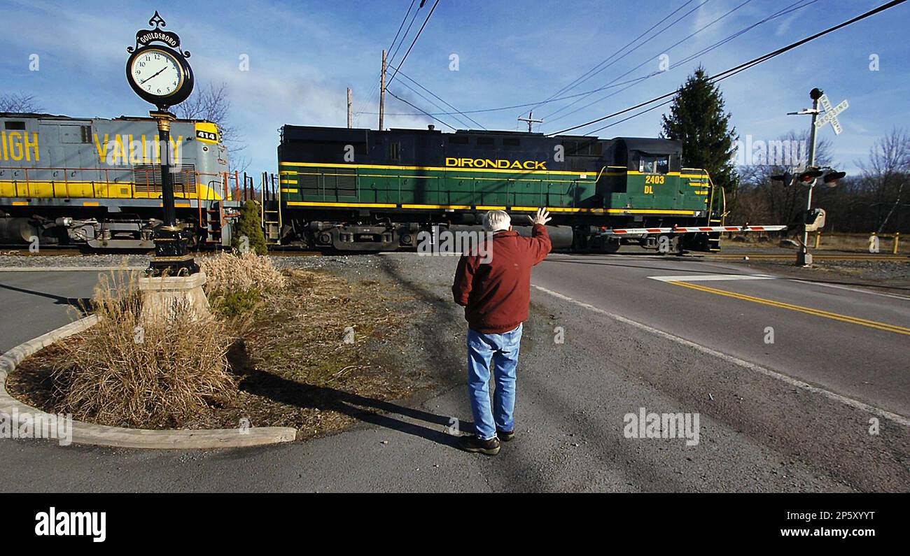 Does anyone know if Tim Burton is in town, shooting a movie? Christmas has  taken on a different look in our little corner of C.P. 😱😂, image size:1300x795