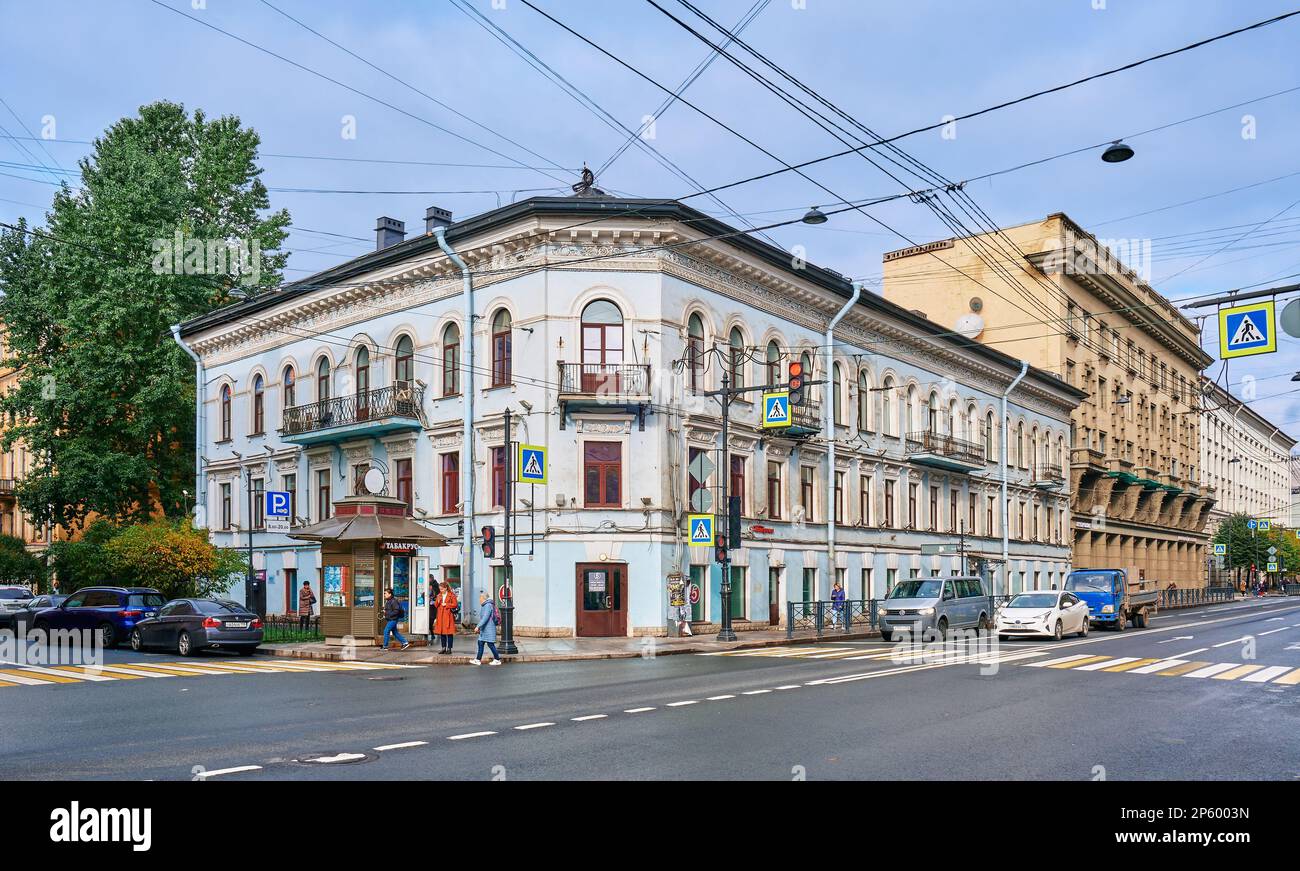 An old corner residential house at the intersection of Suvorovsky Prospekt and 4th Sovetskaya Street, built in 1846, cityscape: St. Petersburg, Russia Stock Photo