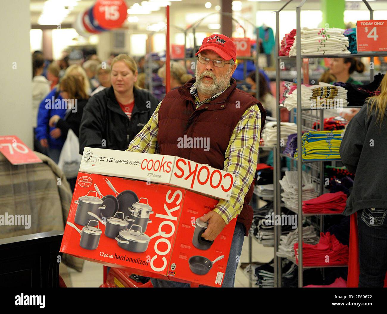 Dean Hicks from Tarkio, Mo., carries a set of pots and pans through J.C