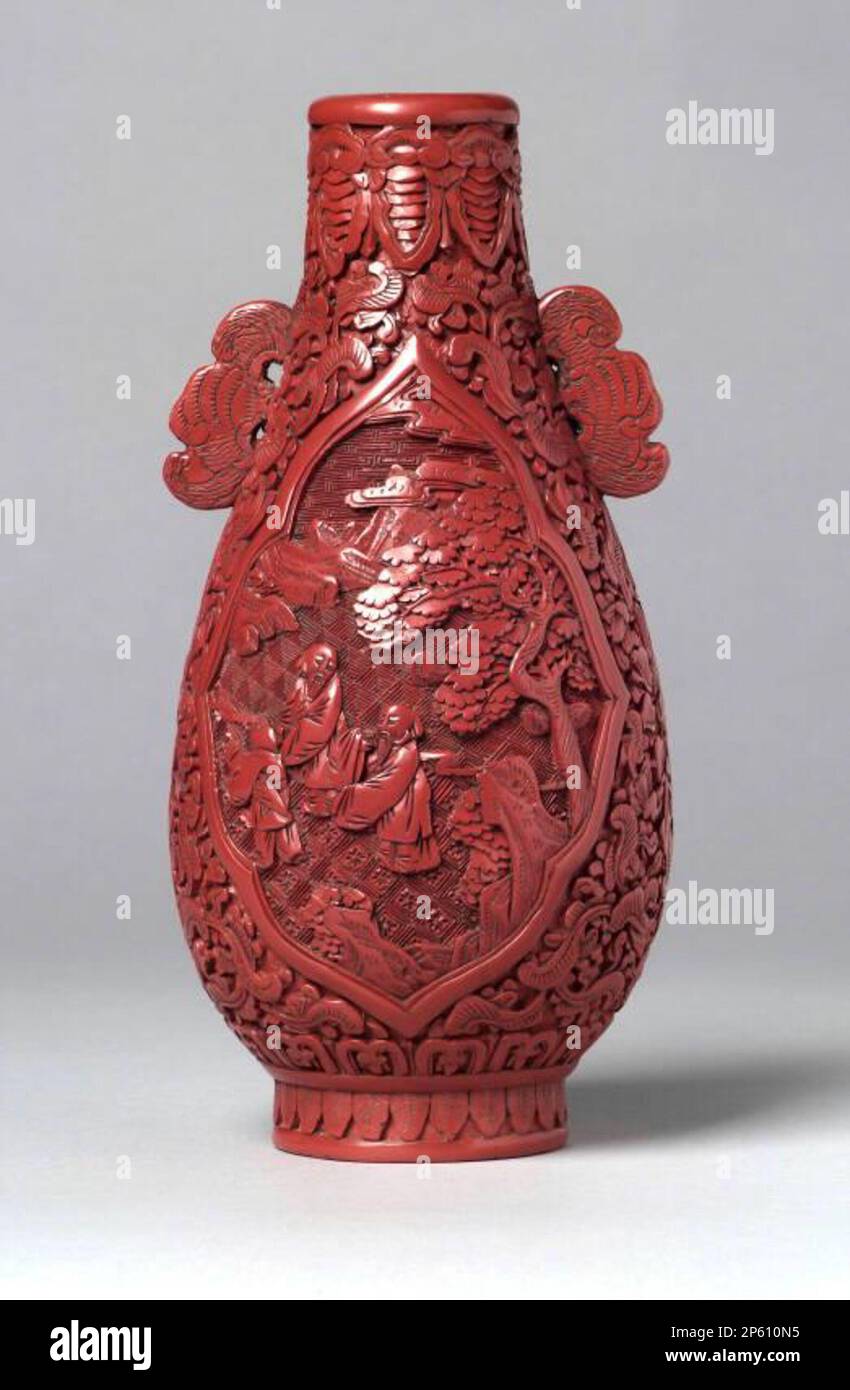 Chinese Cinnabar Lacquer Vase with Bat Handles,  Qing Dynasty, 19th century Stock Photo