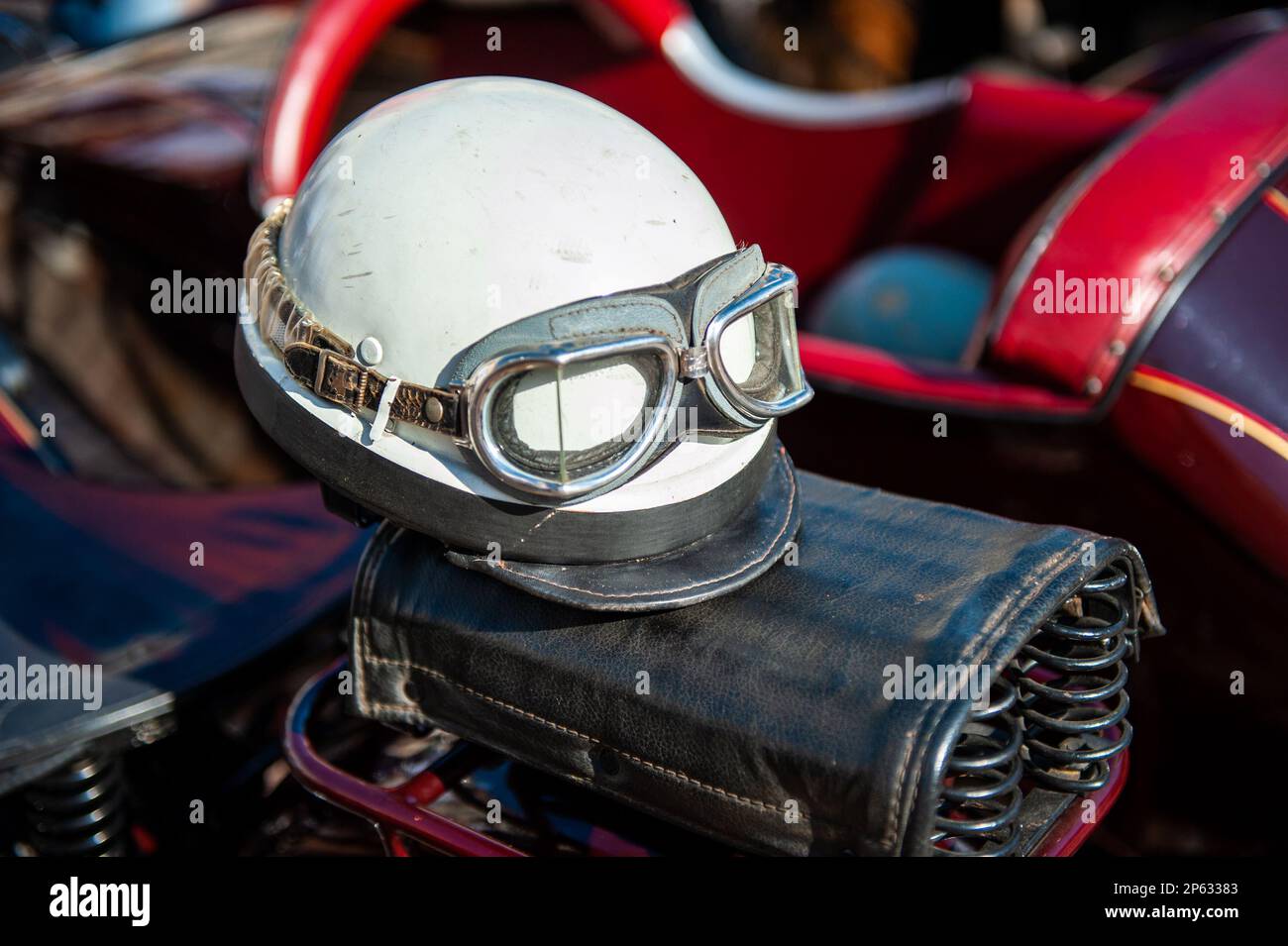 1930s bike helmet hi res stock photography and images Alamy