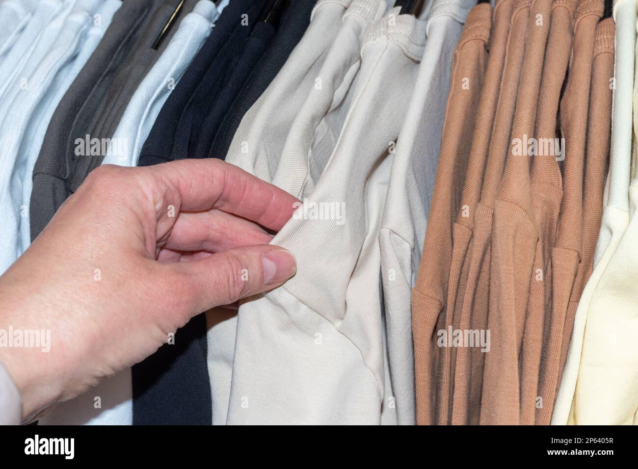 Clothing sale hi-res stock photography and images - Alamy