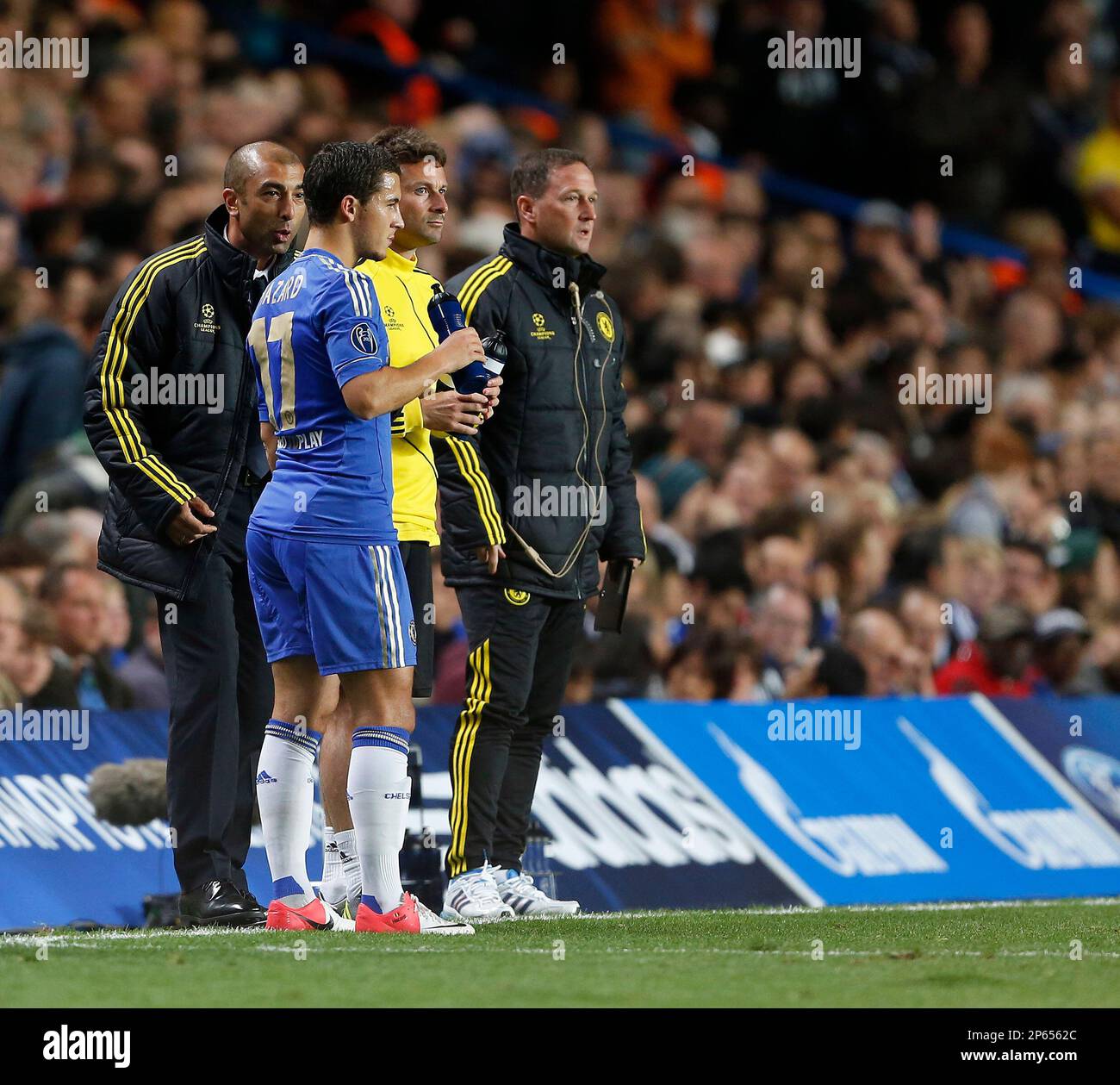Chelseas Roberto Di Matteo talks with Eden Hazard..Football - Champions League - Chelsea v Juventus - Stamford Bridge