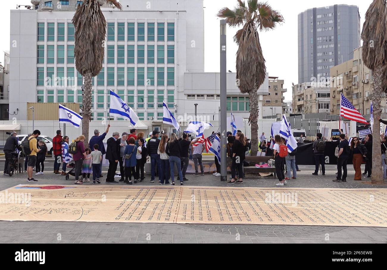 TEL AVIV, ISRAEL - MARCH 7: A protester holds a sign which reads 'Free my democracy' during a demonstration held by dual American-Israeli citizens calling for the US government to oppose Israel's judicial reform in front of the US embassy branch on March 7, 2023 in Tel Aviv, Israel.  Credit: Eddie Gerald/Alamy Live News Stock Photo