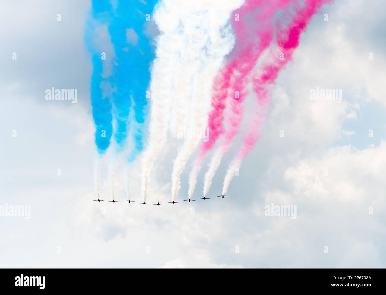 RAF Red Arrows flypast during 2022 Trooping the Colour celebrations, marking the Queen's official birthday and her 70 year Jubilee, London Stock Photo