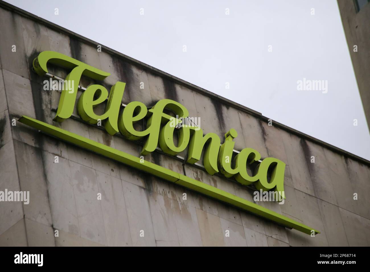 Oviedo, Spain, 7th March, 2023: Telefónica sign on the building during Telefónica España invoice 12.497 million in 2022 on March 07, 2023, in Oviedo, Spain. Credit: Alberto Brevers / Alamy Live News Stock Photo