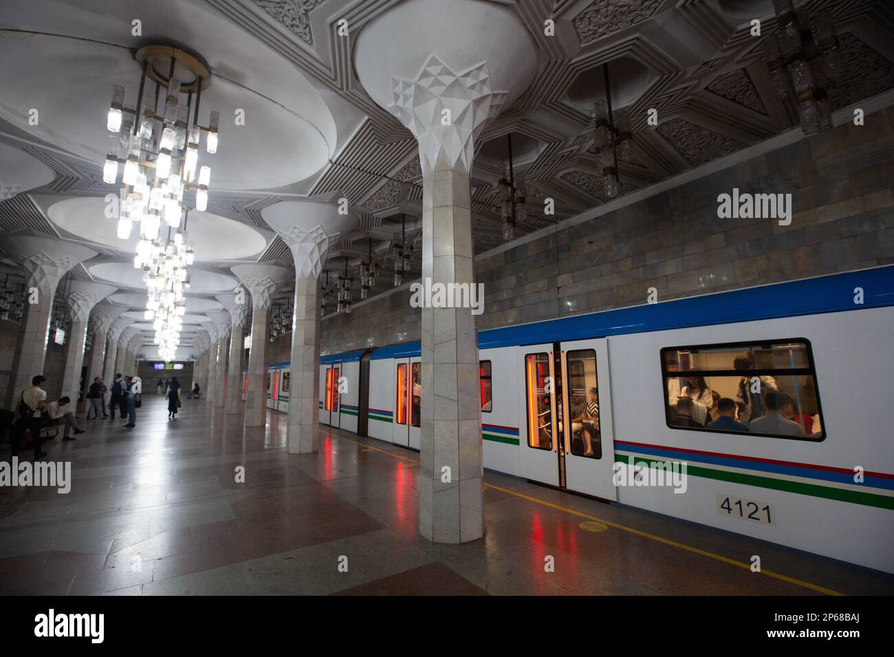 Dikini chiqarmay ogzimga kirdi, tomosha qiling