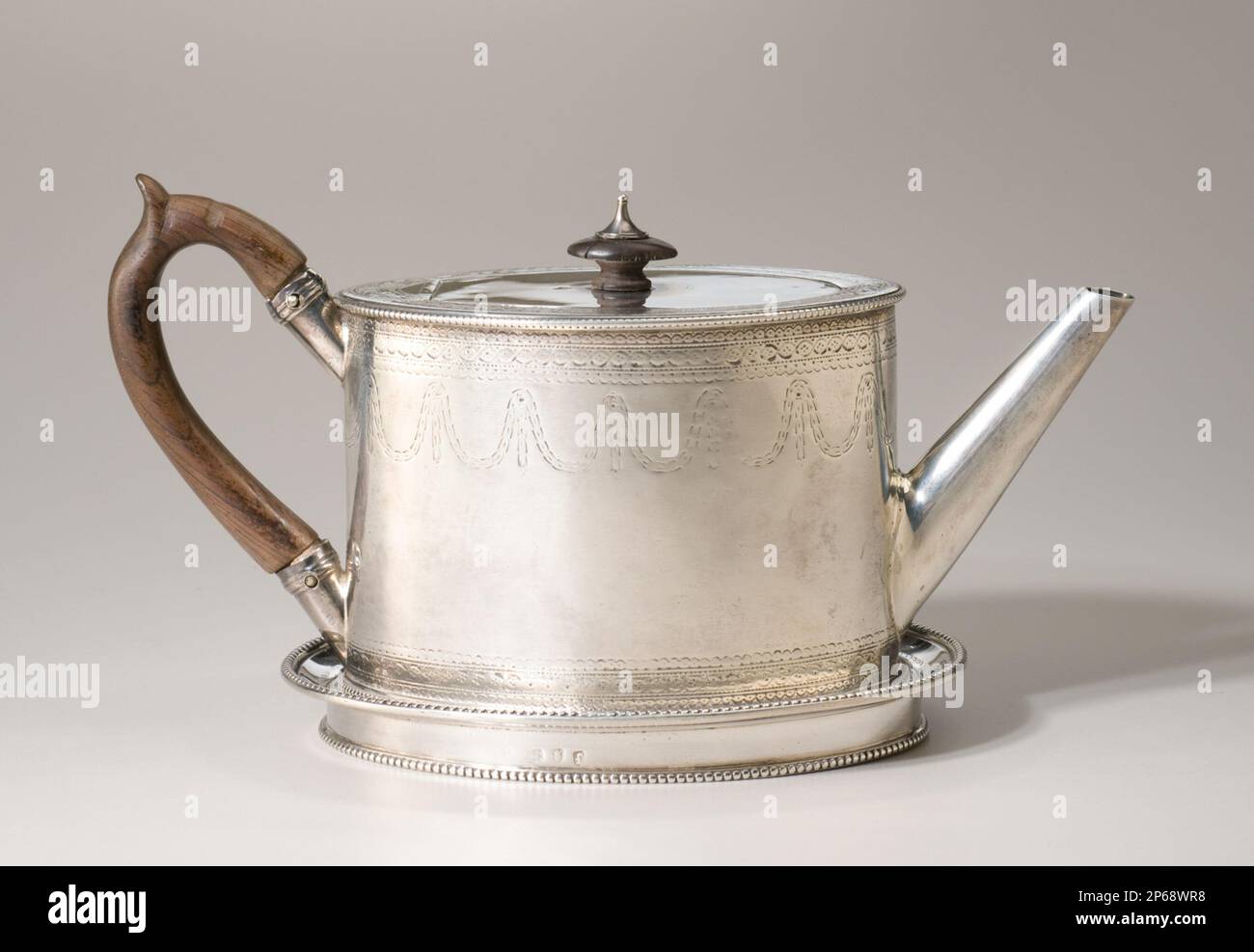 Charles Aldridge and Henry Green, Teapot and Stand, 1781/82, silver and wood Stock Photo Alamy