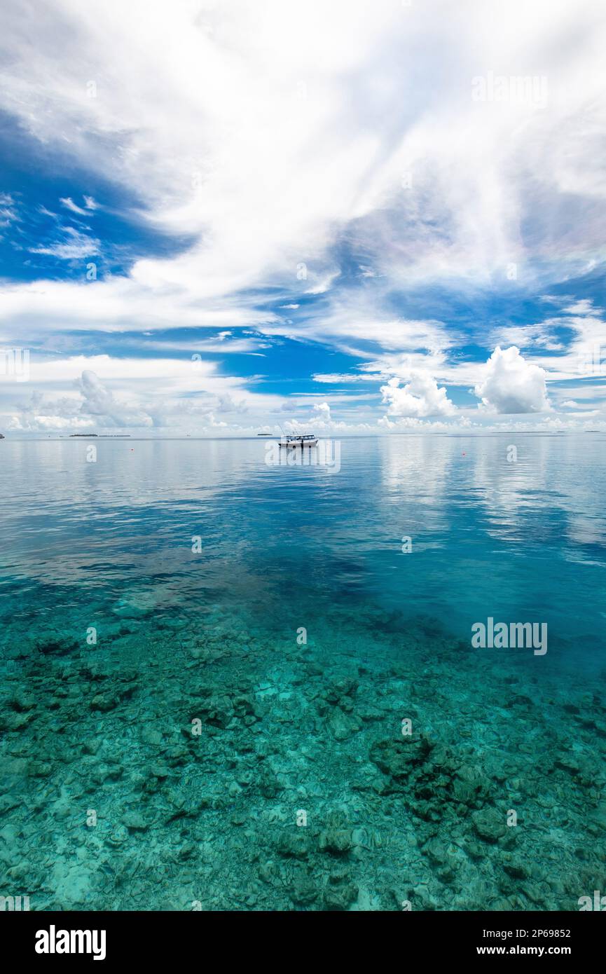 Crystal-clear water, Meradhoo island, Maldives Stock Photo