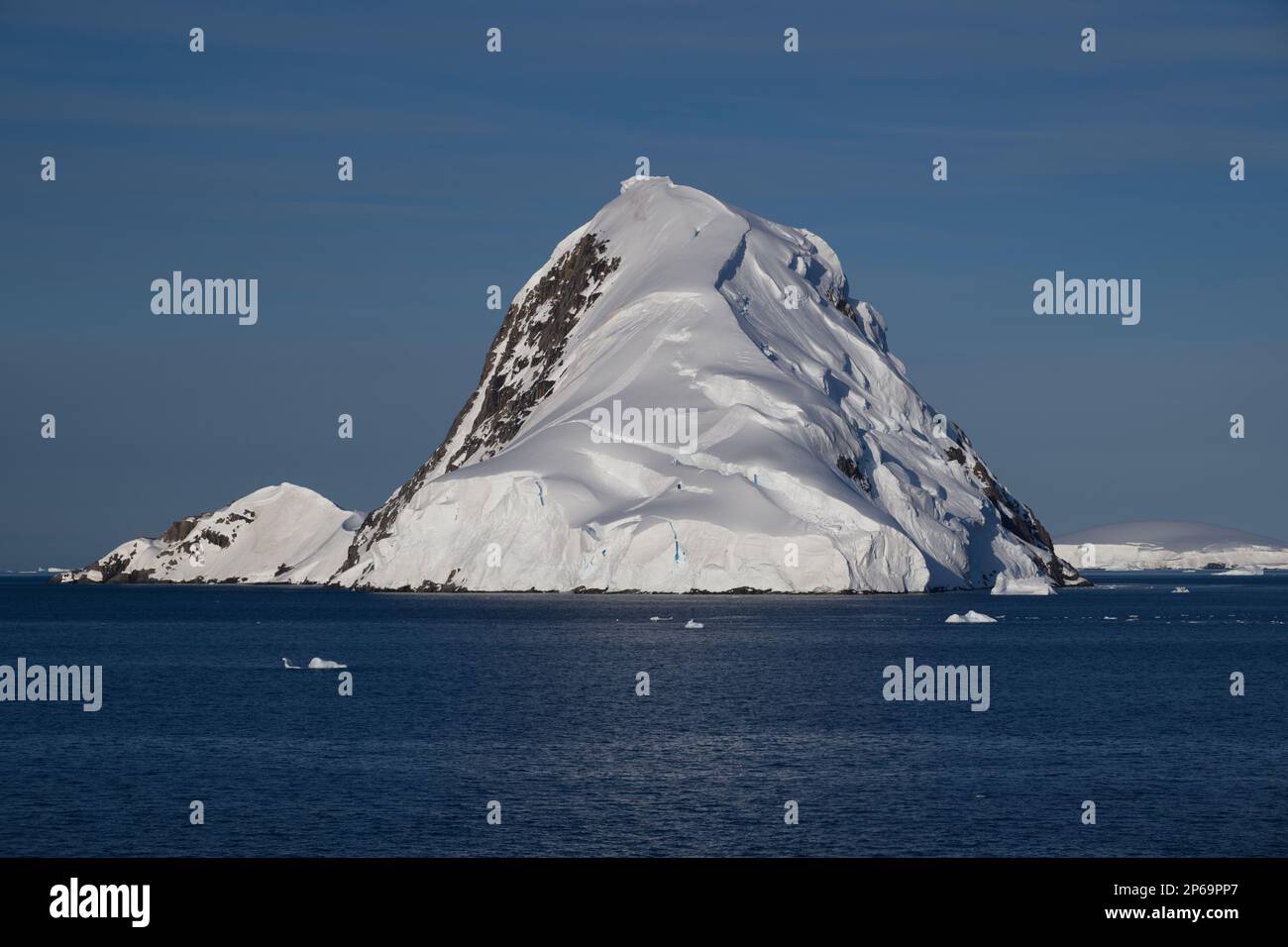 island off Wilhelmina bay - Antarctica Stock Photo - Alamy