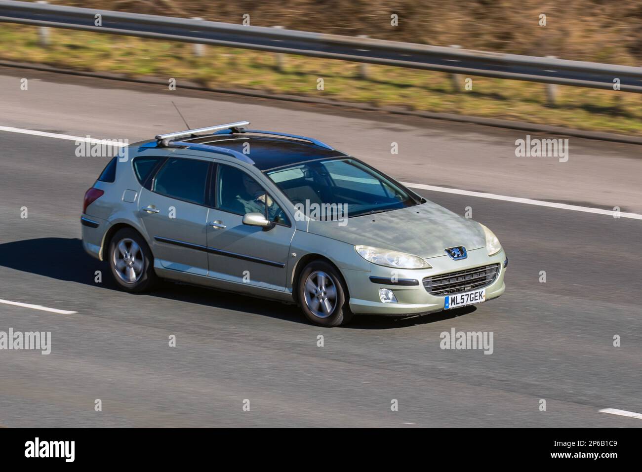 2007 Gold PEUGEOT 407 HDI SW SE 1997cc 6 speed manual; travelling on the M61 motorway, UK Stock Photo