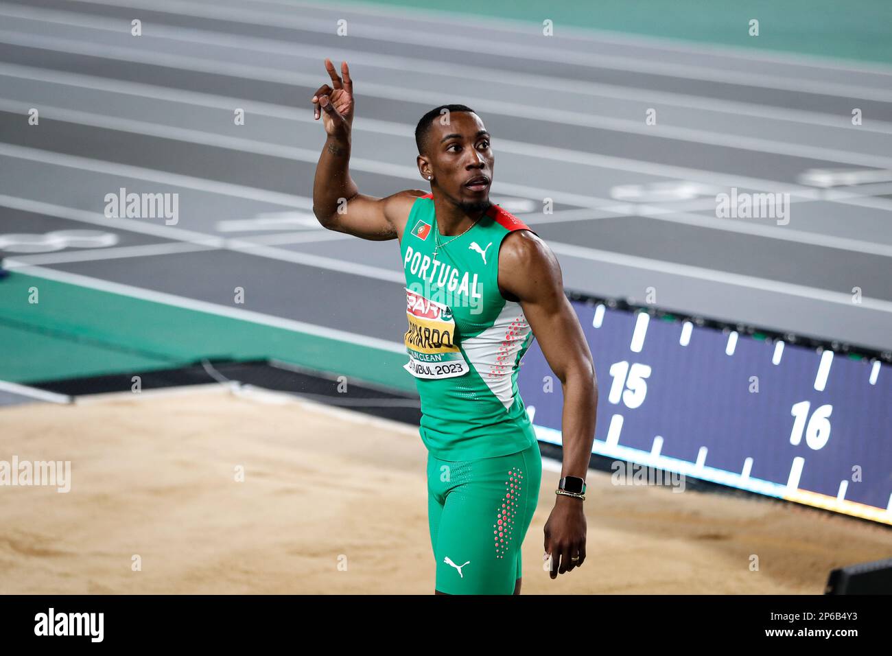 The triple jump hi-res stock photography and images - Page 19 - Alamy