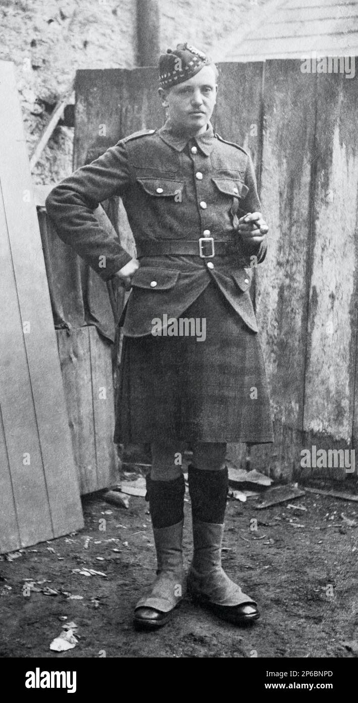 Kilt uniform dress soldier hi-res stock photography and Kilt uniform dress soldier hi-res stock photography and